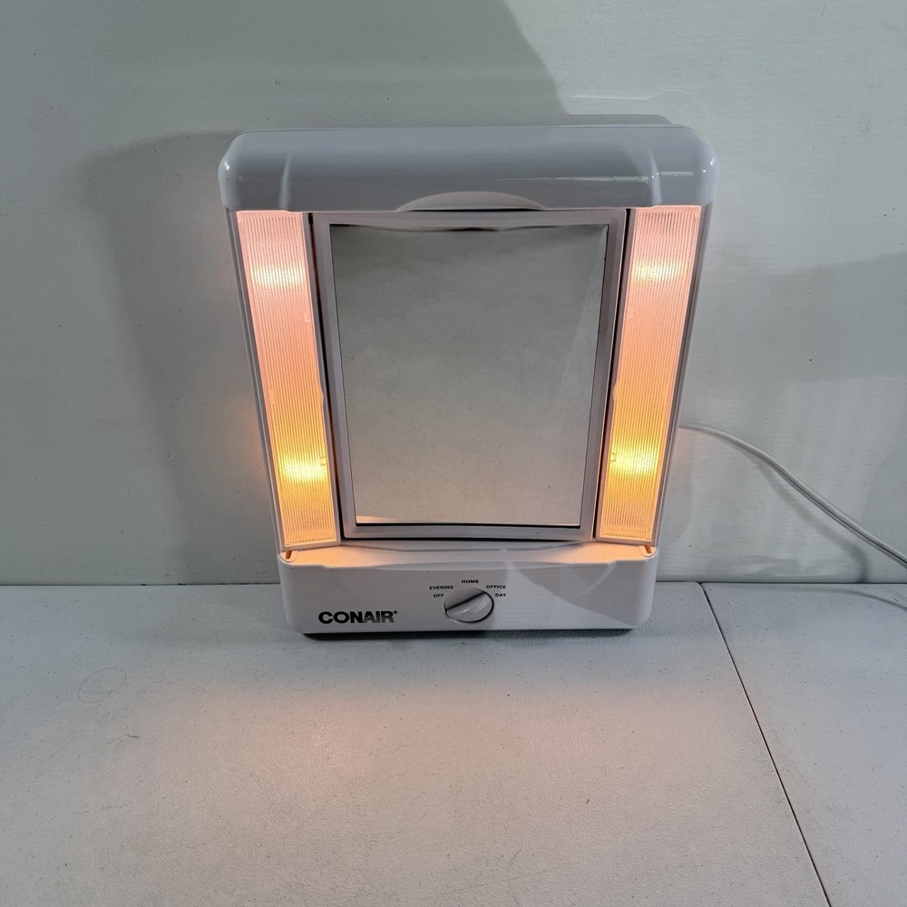 Conair Reflections Home Vanity Lighted Mirror TM8LX3N 5X/1X Magnification WORKS